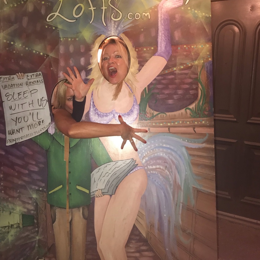 Meet your Posher, Cynthia